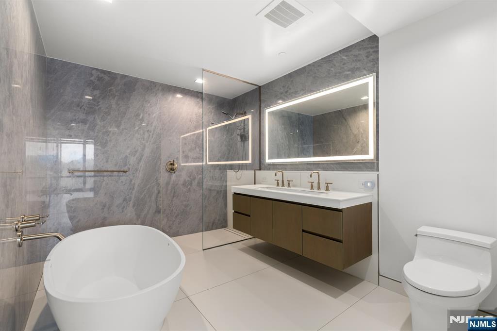 320 Adolphus Avenue, Unit 604 Cliffside Park, NJ 07010 - Photo 6 of 12