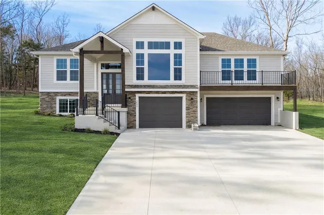 $524,900 | 1604 Southwest Stonewall Drive, Oak Grove, MO 64075