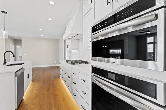 $524,900 | 1604 Southwest Stonewall Drive, Oak Grove, MO 64075