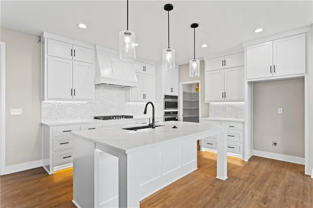 $524,900 | 1604 Southwest Stonewall Drive, Oak Grove, MO 64075