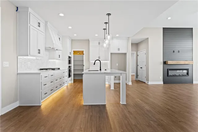 $524,900 | 1604 Southwest Stonewall Drive, Oak Grove, MO 64075