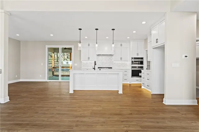 $524,900 | 1604 Southwest Stonewall Drive, Oak Grove, MO 64075