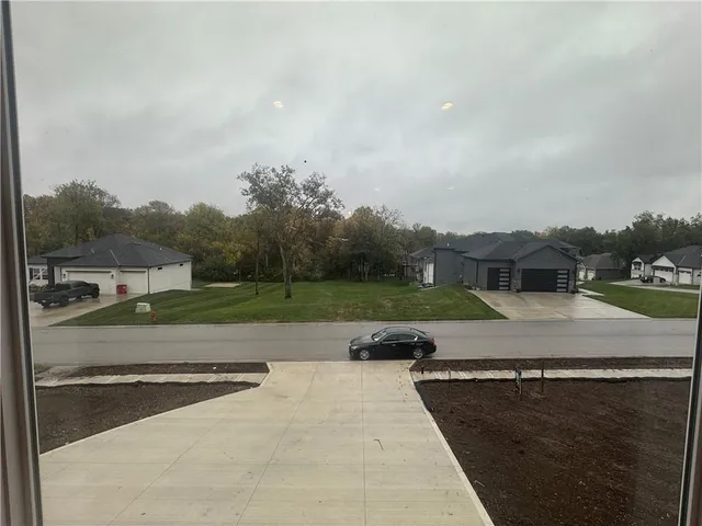 $524,900 | 1604 Southwest Stonewall Drive, Oak Grove, MO 64075