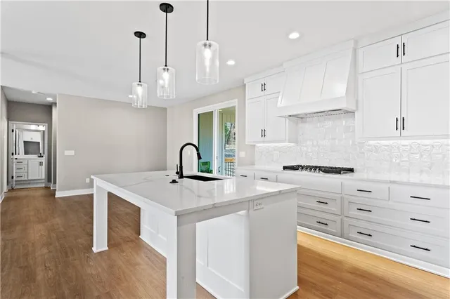 $524,900 | 1604 Southwest Stonewall Drive, Oak Grove, MO 64075