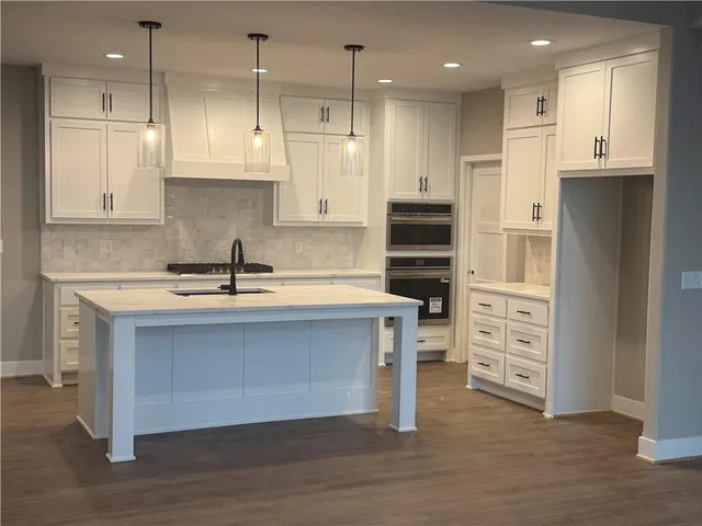 $524,900 | 1604 Southwest Stonewall Drive, Oak Grove, MO 64075