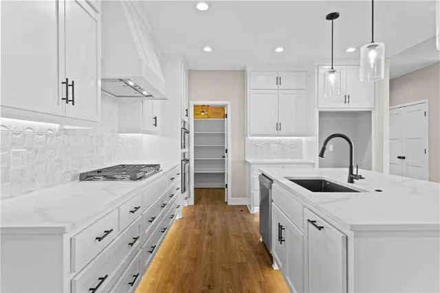 $524,900 | 1604 Southwest Stonewall Drive, Oak Grove, MO 64075