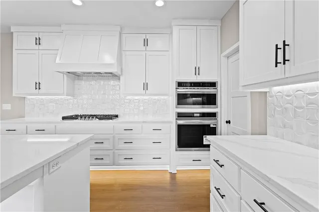 $524,900 | 1604 Southwest Stonewall Drive, Oak Grove, MO 64075