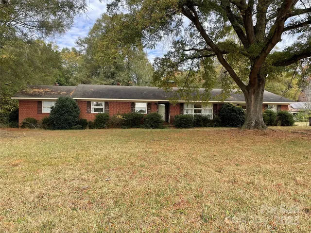 front view of house with a yard