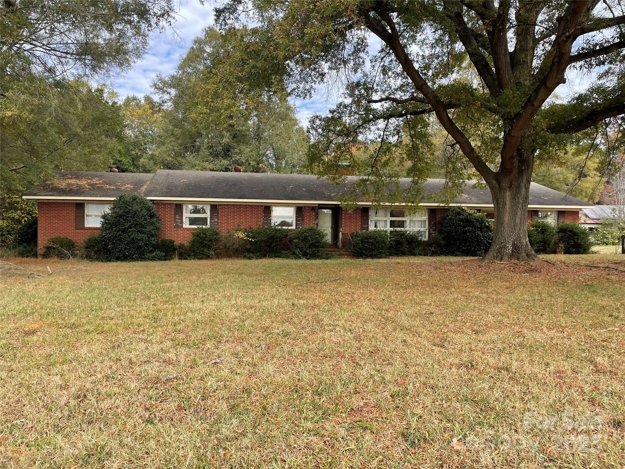 front view of house with a yard
