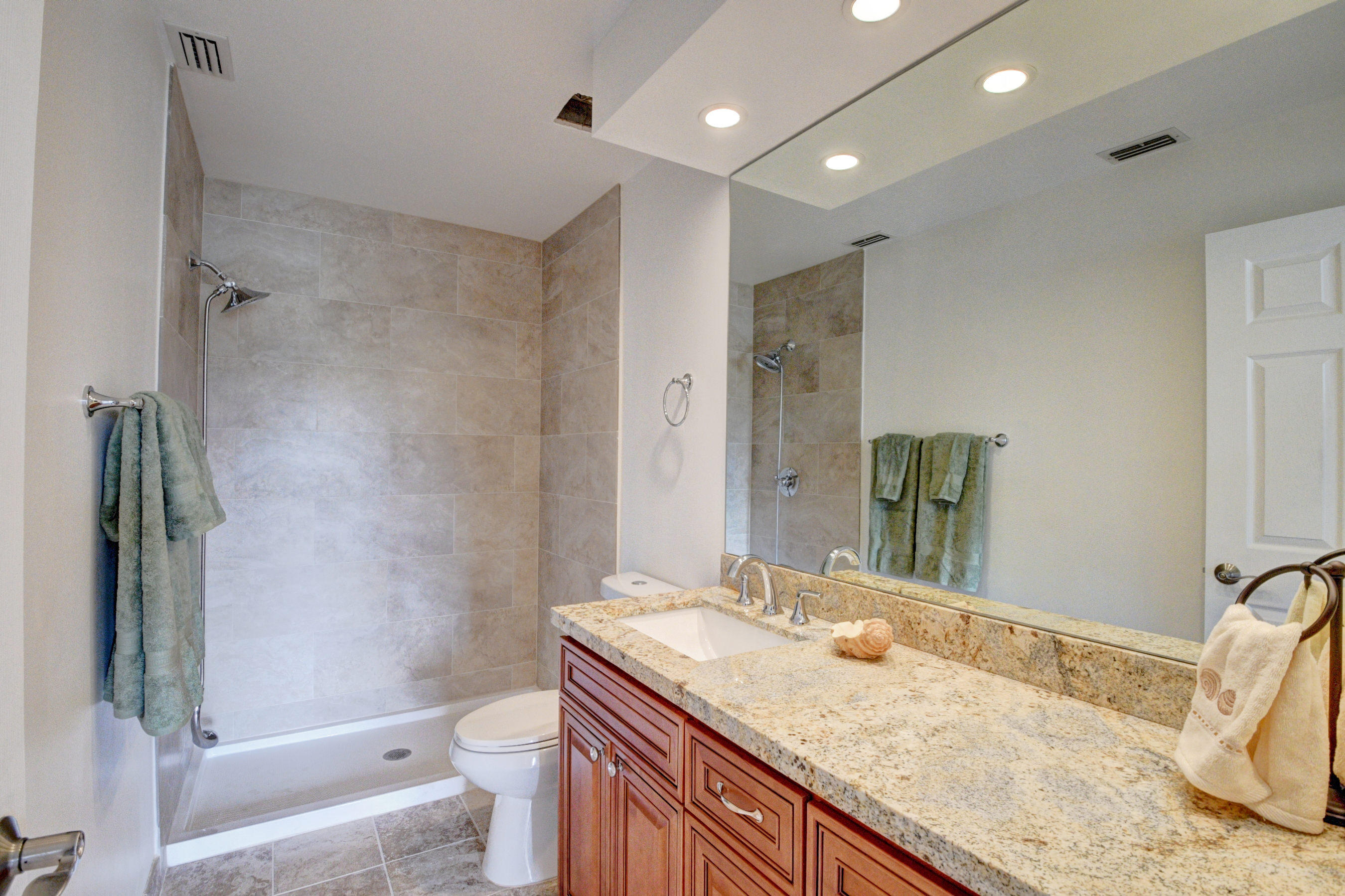 350 Club Circle, Unit 210 Boca Raton, FL 33487 - Photo 15 of 38 Master Bath