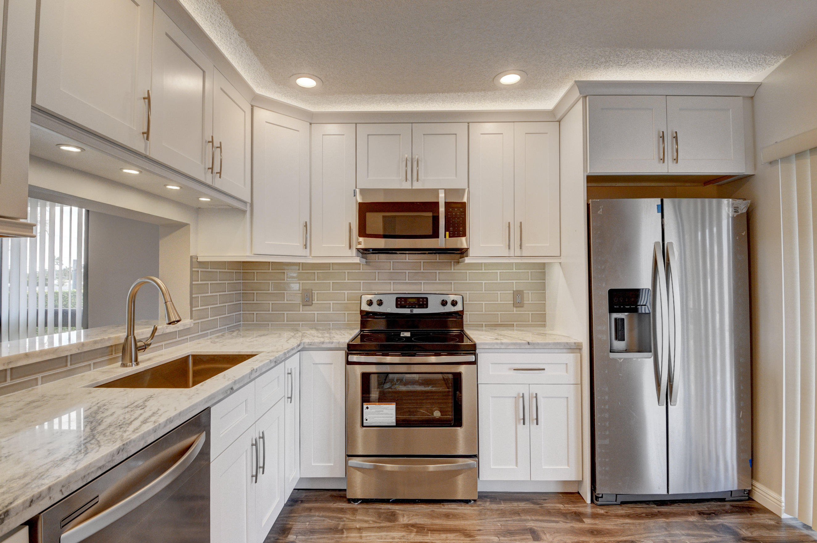 350 Club Circle, Unit 210 Boca Raton, FL 33487 - Photo 17 of 38 Kitchen