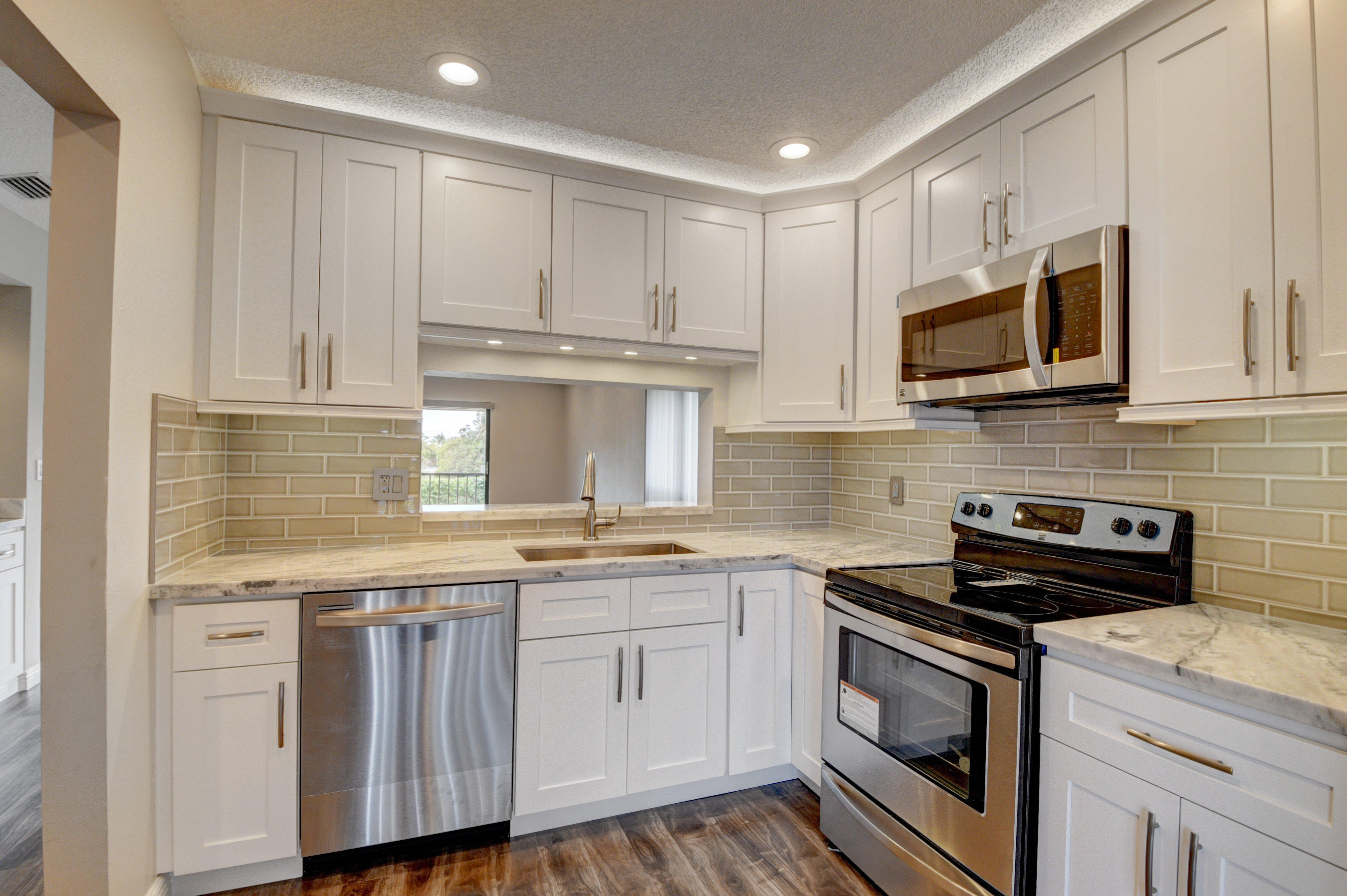 350 Club Circle, Unit 210 Boca Raton, FL 33487 - Photo 19 of 38 DSC_7478_79_80_81_82