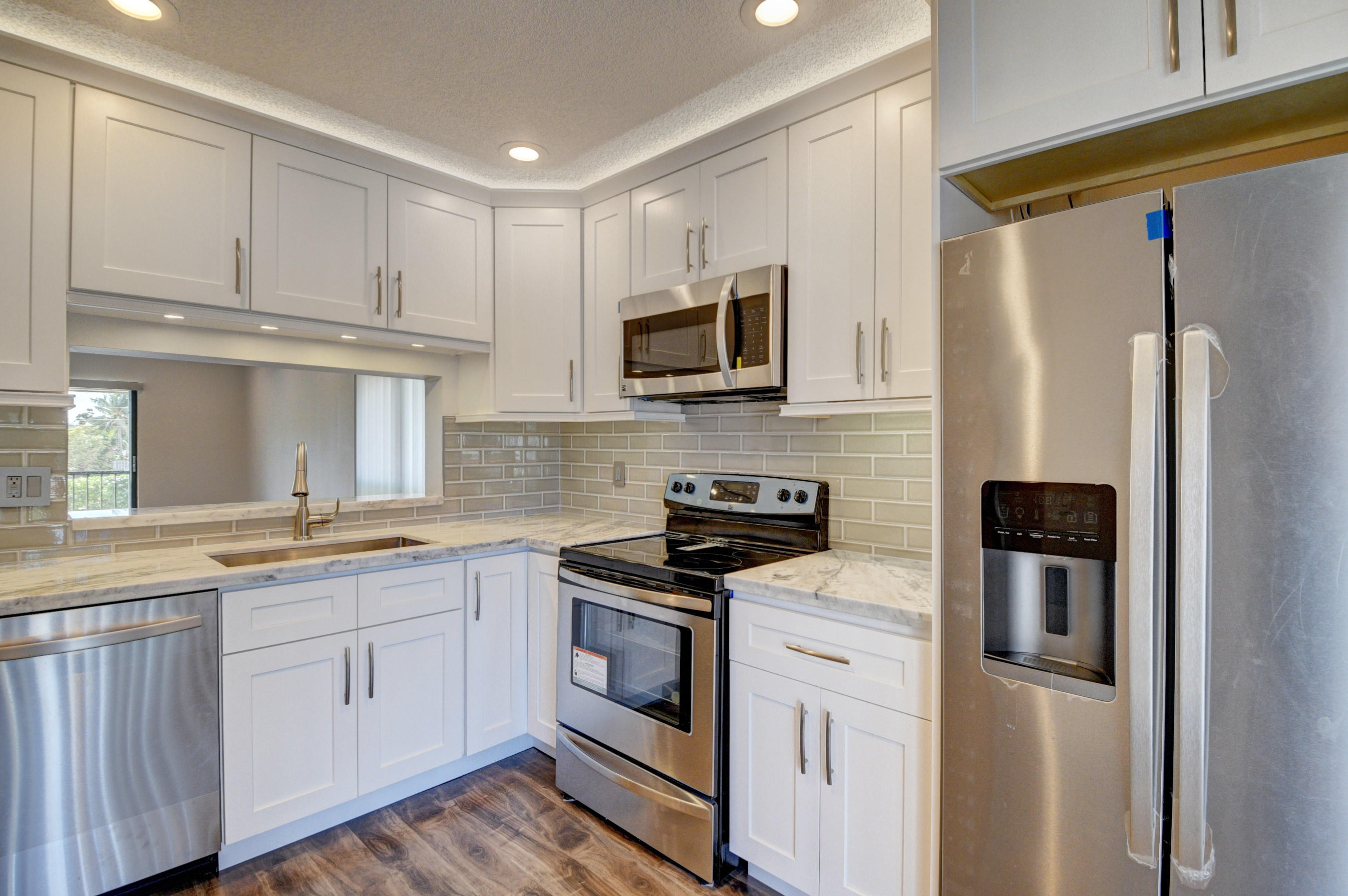 350 Club Circle, Unit 210 Boca Raton, FL 33487 - Photo 20 of 38 DSC_7483_4_5_6_7
