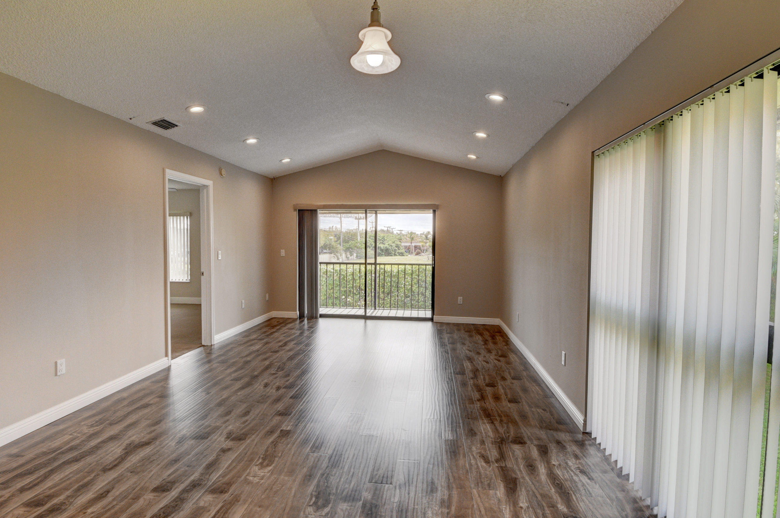 350 Club Circle, Unit 210 Boca Raton, FL 33487 - Photo 22 of 38 DSC_7493_4_5_6_7