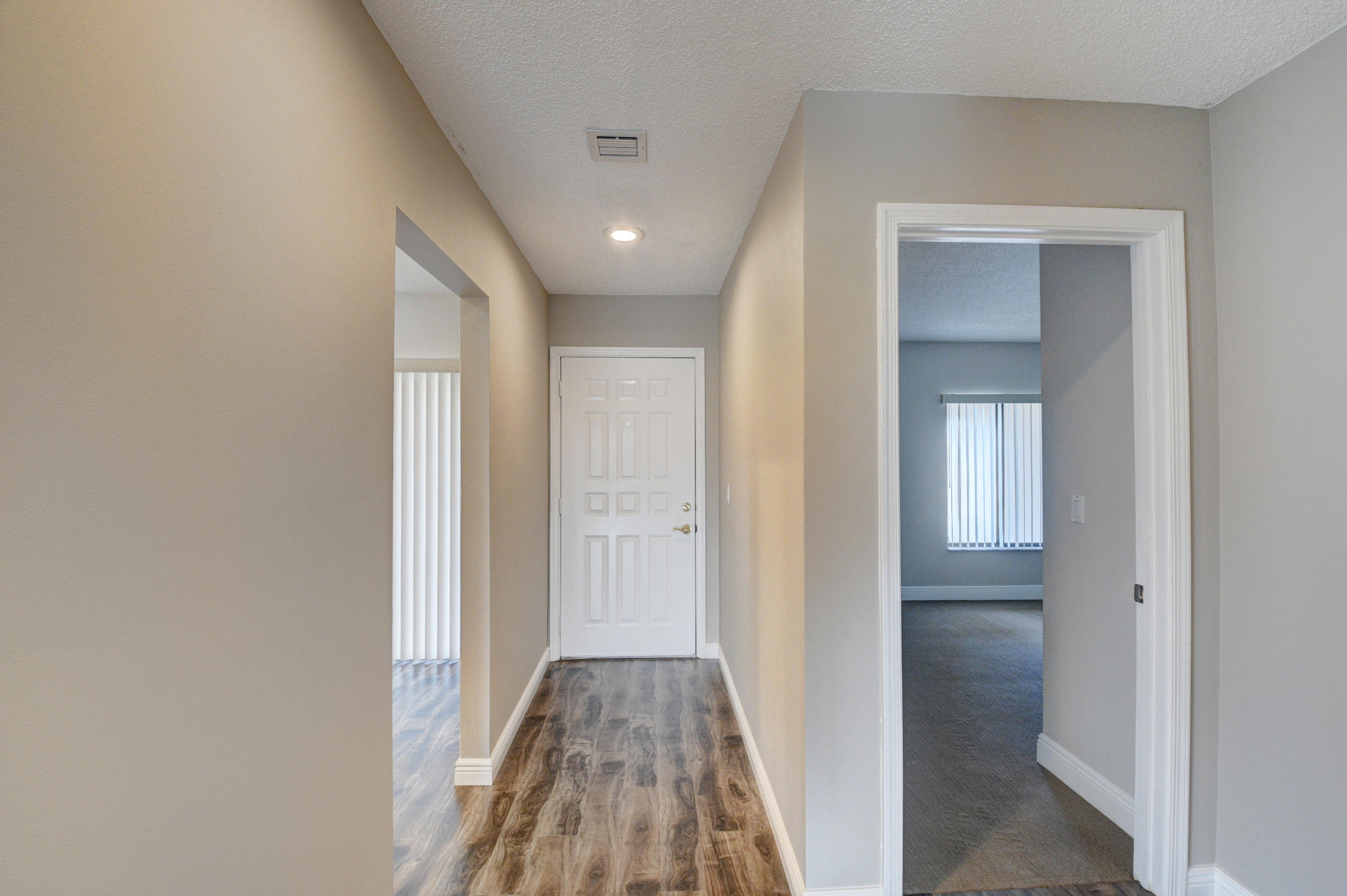 350 Club Circle, Unit 210 Boca Raton, FL 33487 - Photo 4 of 38 Interior Hallway