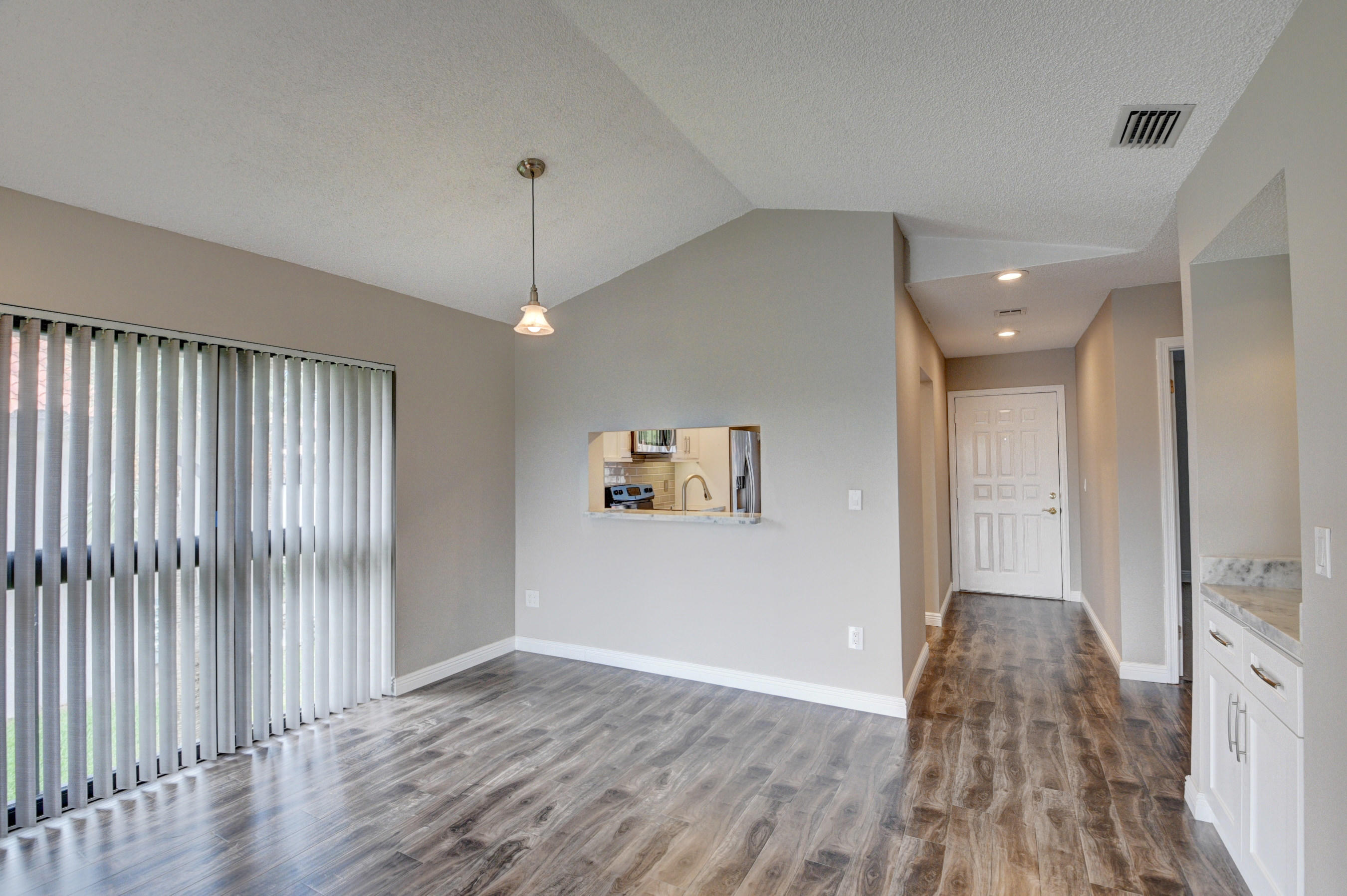 350 Club Circle, Unit 210 Boca Raton, FL 33487 - Photo 5 of 38 DSC_7398_399_400_401_402