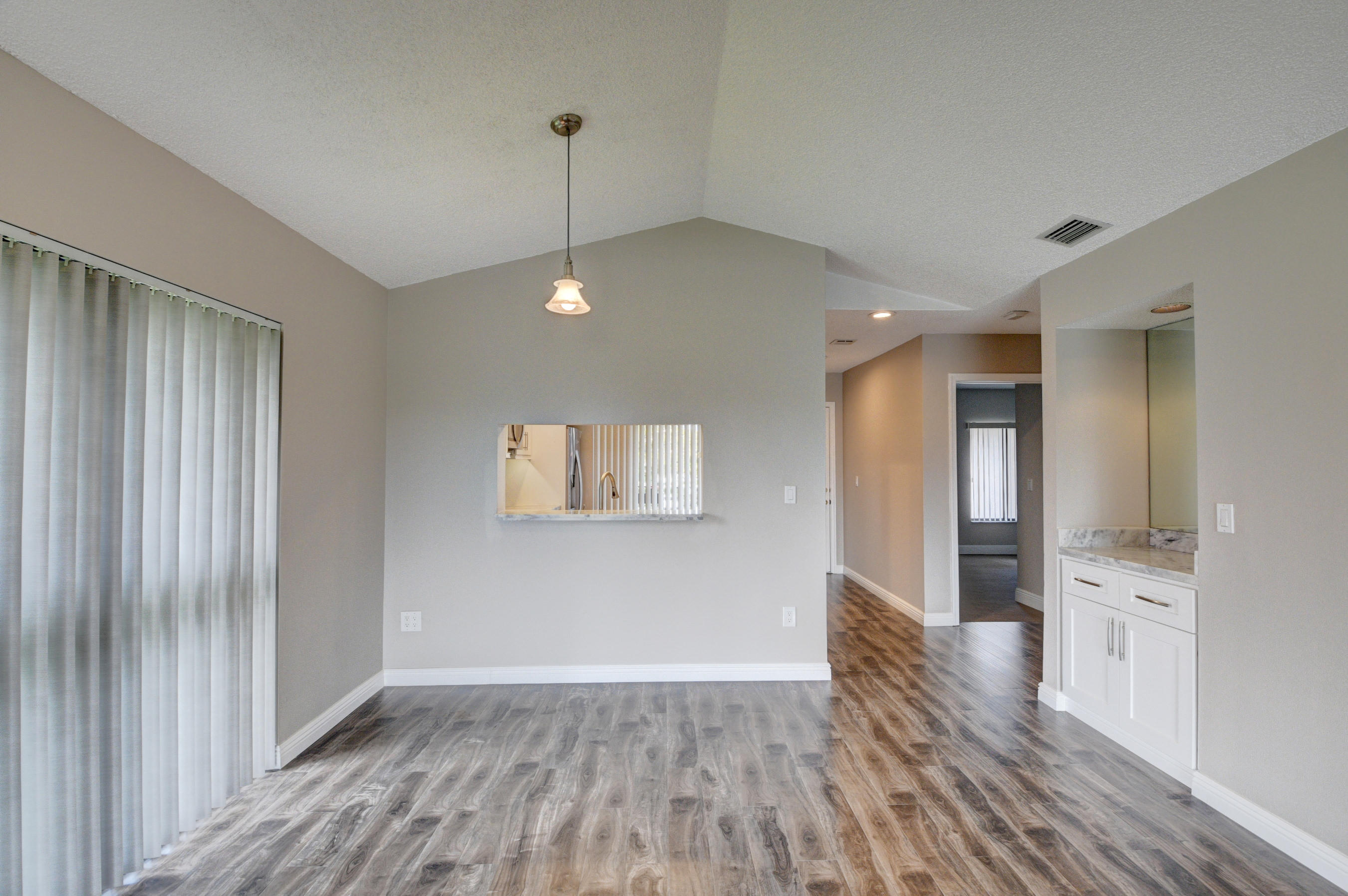 350 Club Circle, Unit 210 Boca Raton, FL 33487 - Photo 6 of 38 DSC_7403_4_5_6_7
