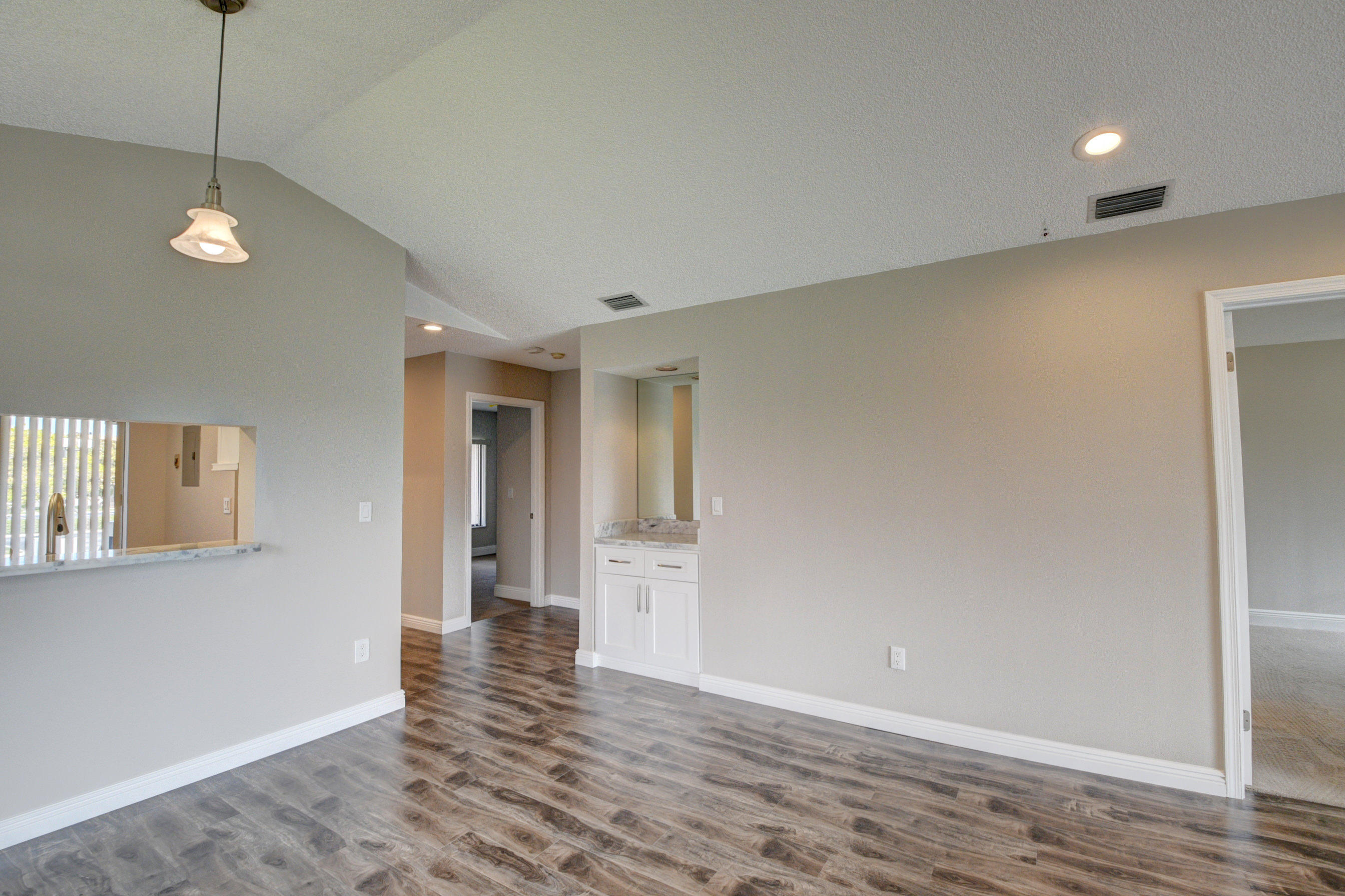 350 Club Circle, Unit 210 Boca Raton, FL 33487 - Photo 7 of 38 DSC_7408_09_10_11_12