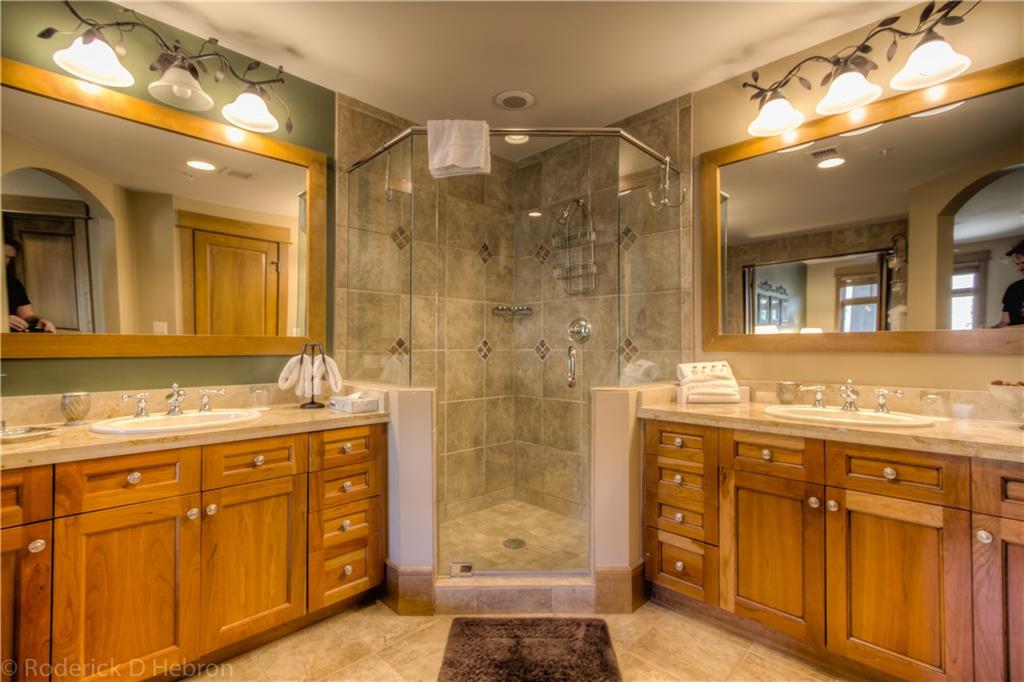 280 Trailhead Drive, Unit 3043 Keystone, CO 80435 - Photo 10 of 24 a bathroom with a shower sink and mirror