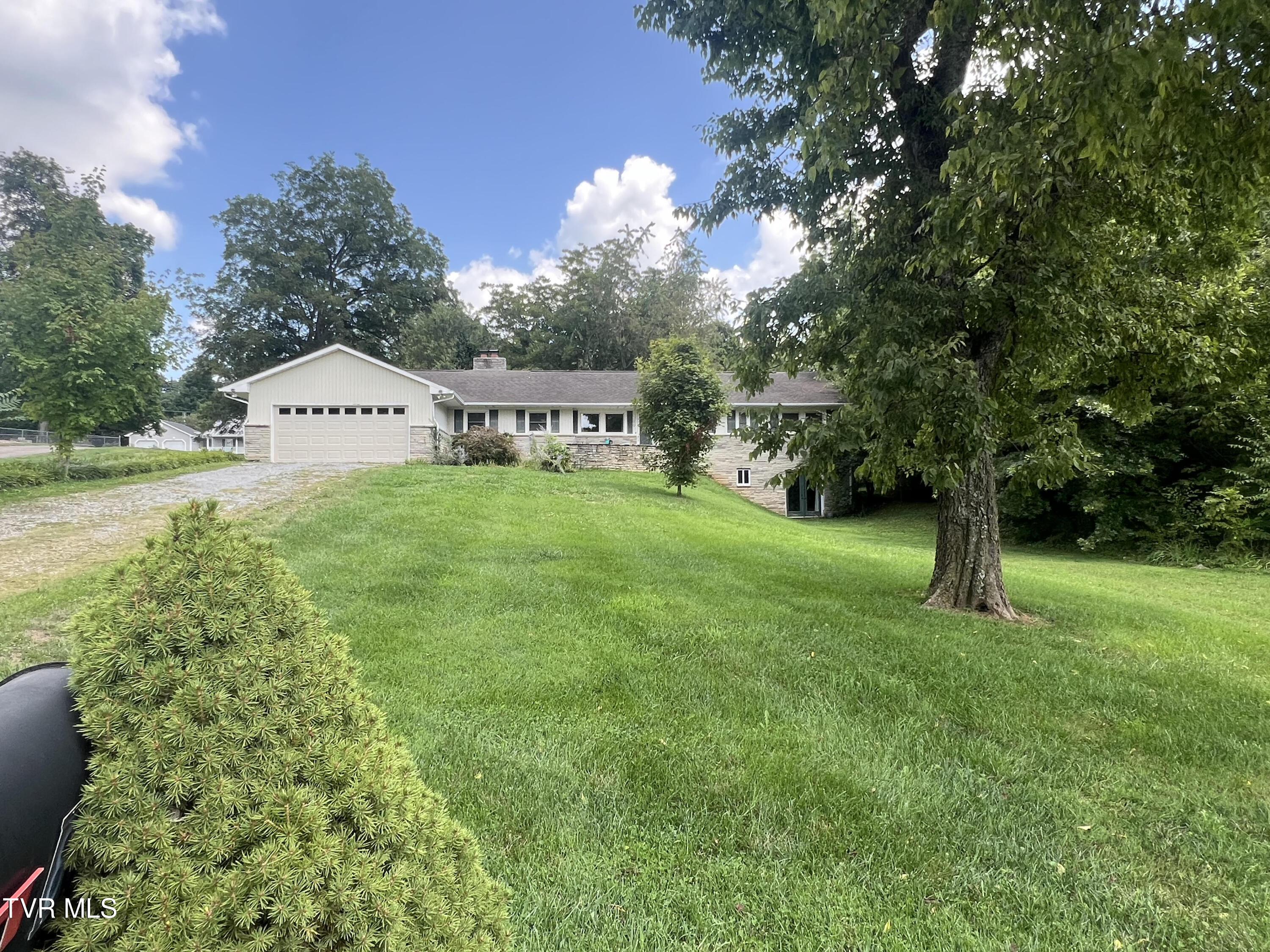 80 Dobson Drive Greeneville, TN 37745 - Photo 1 of 38 Front of the house