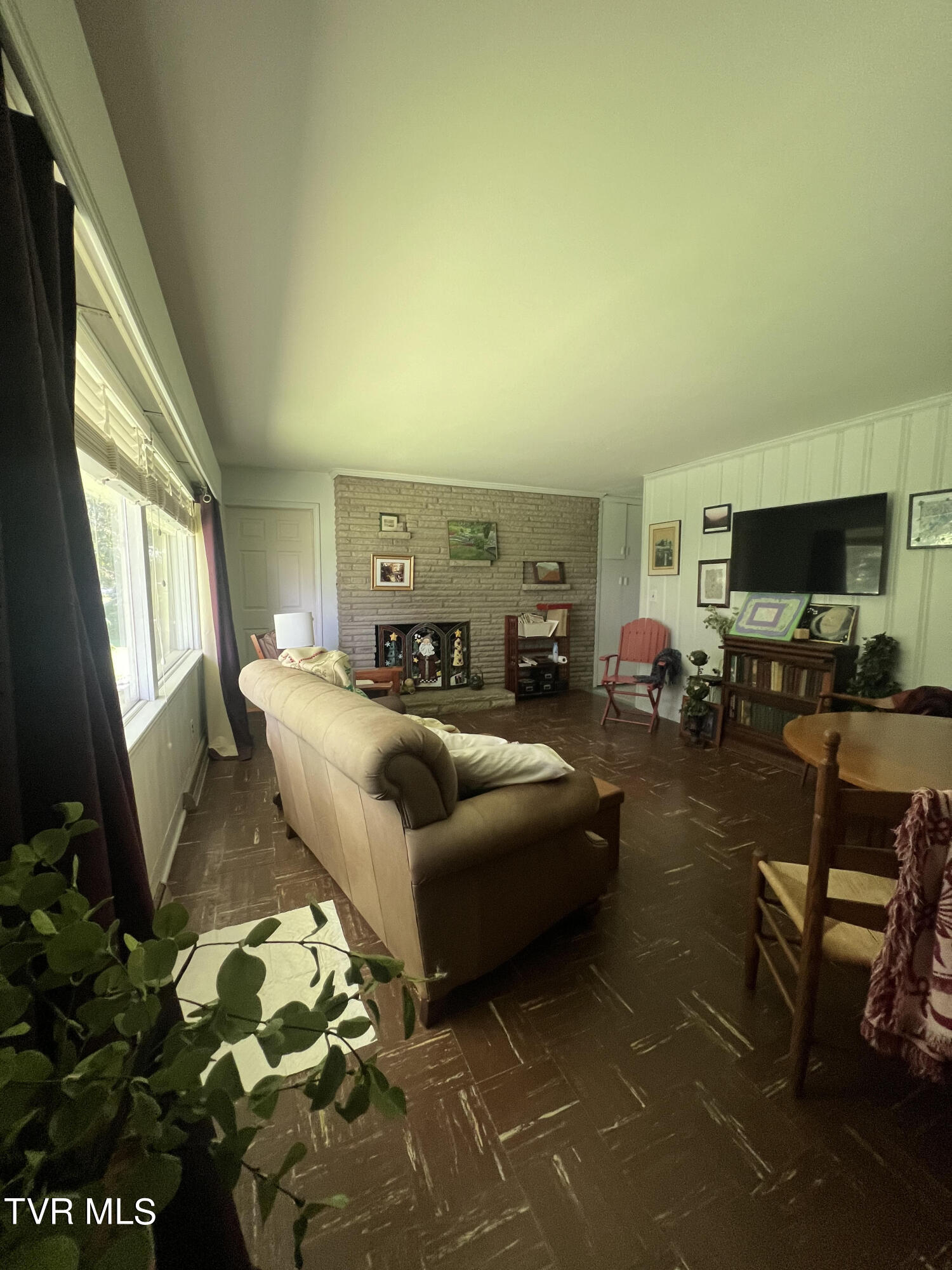 80 Dobson Drive Greeneville, TN 37745 - Photo 13 of 38 Living Room 3