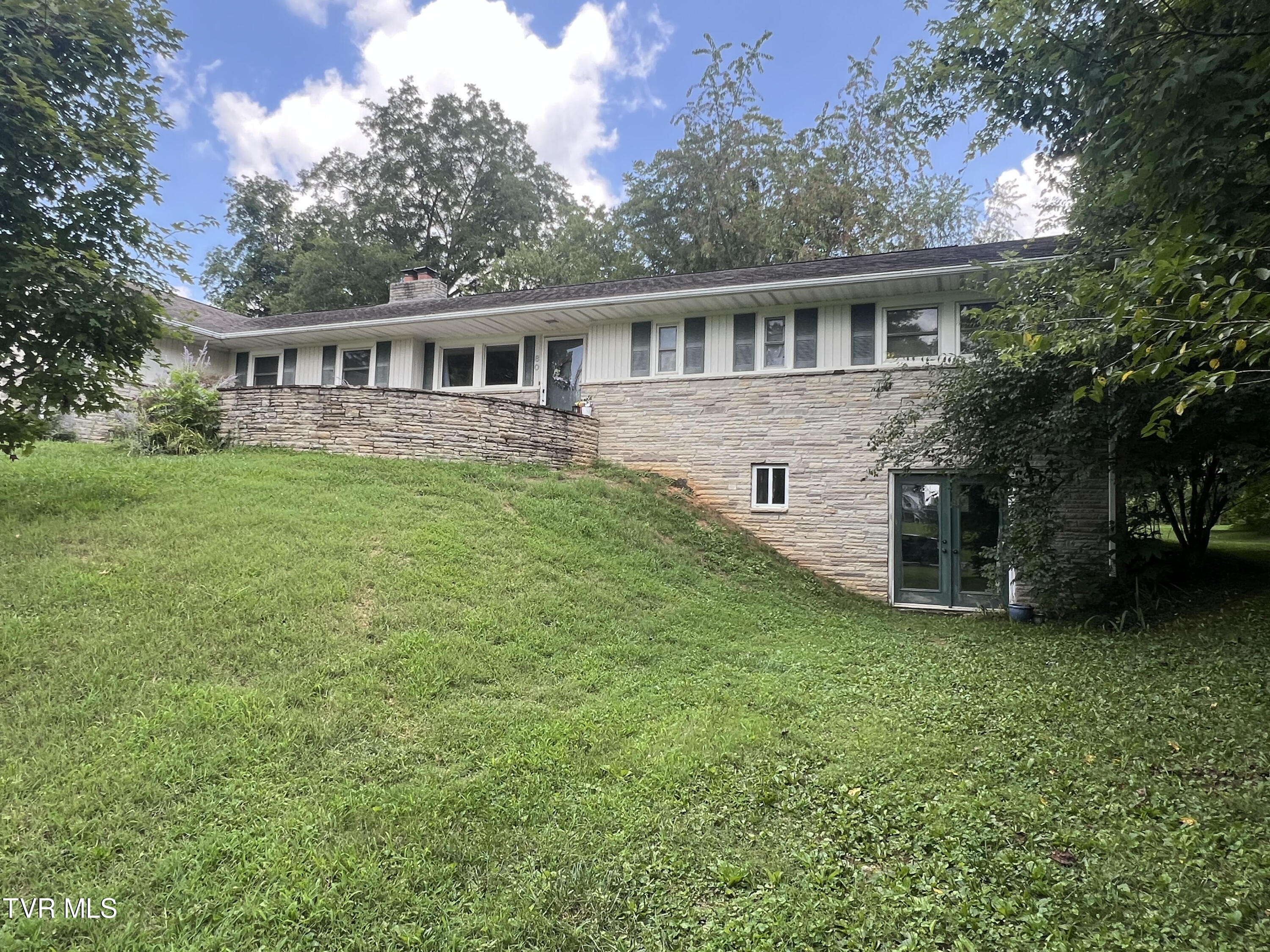 80 Dobson Drive Greeneville, TN 37745 - Photo 2 of 38 Bottom F H