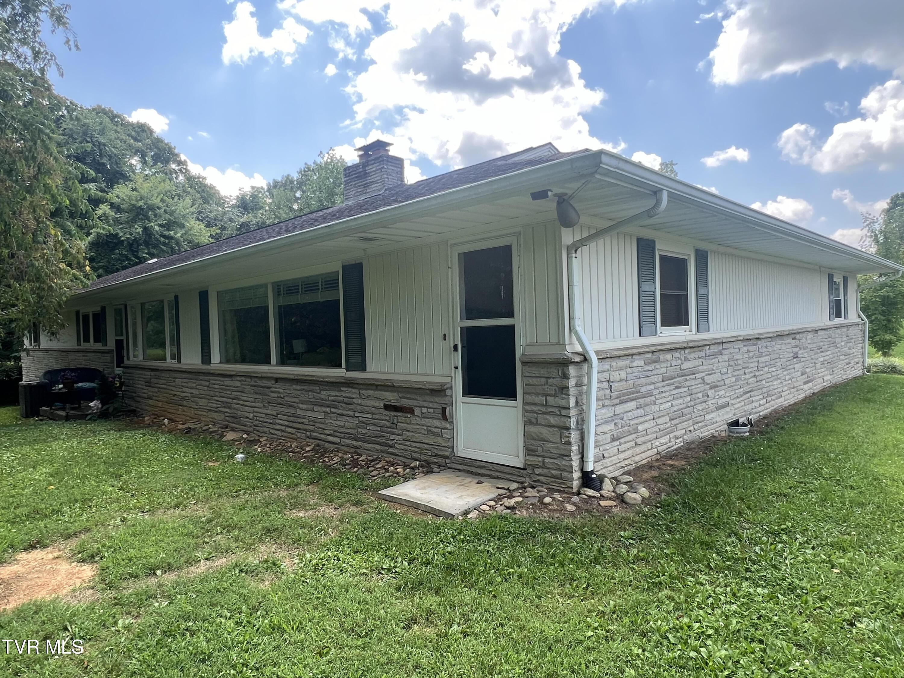 80 Dobson Drive Greeneville, TN 37745 - Photo 3 of 38 B R