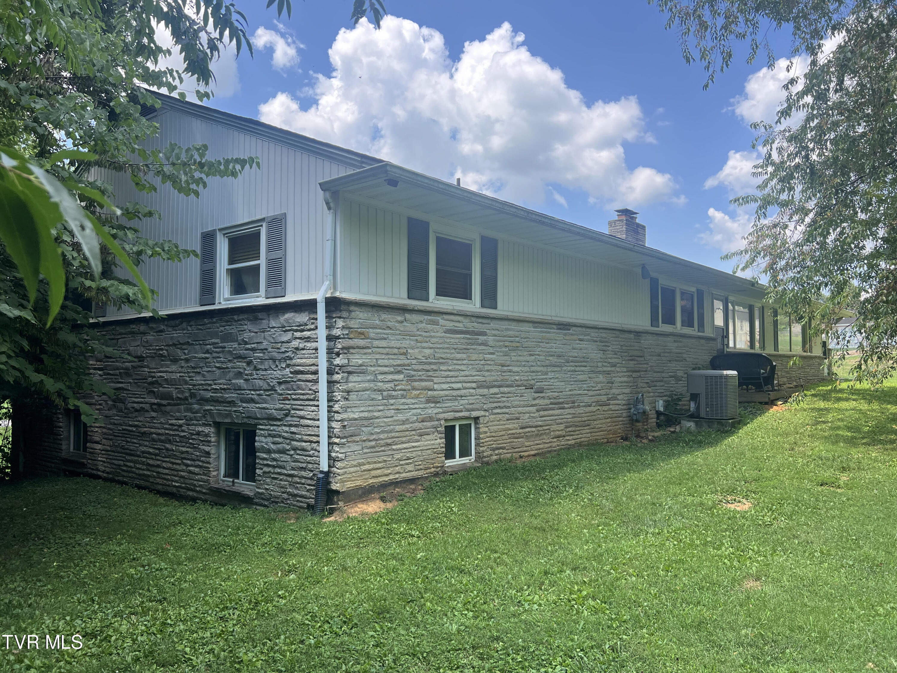 80 Dobson Drive Greeneville, TN 37745 - Photo 5 of 38 B H