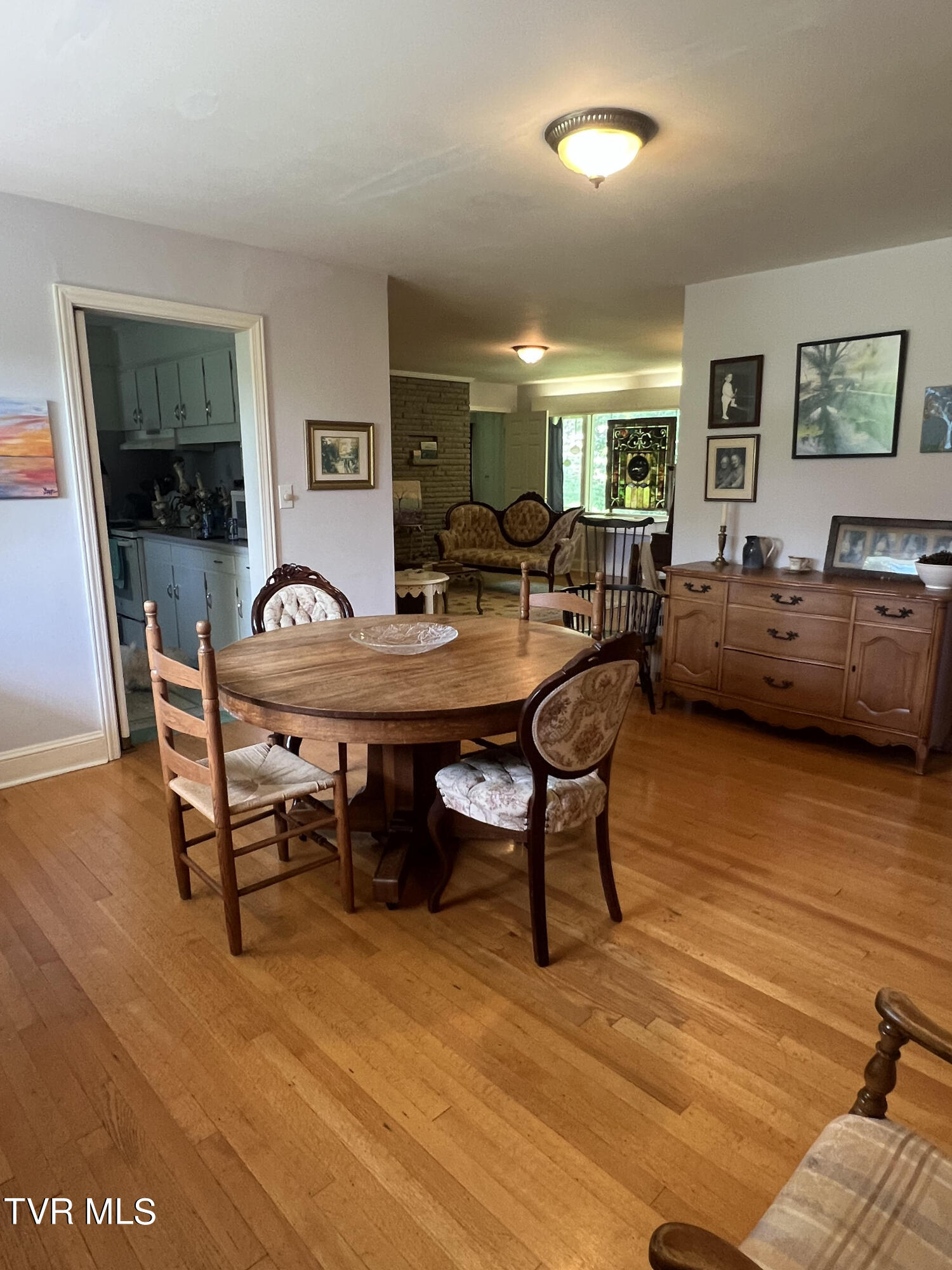 80 Dobson Drive Greeneville, TN 37745 - Photo 9 of 38 Front Room