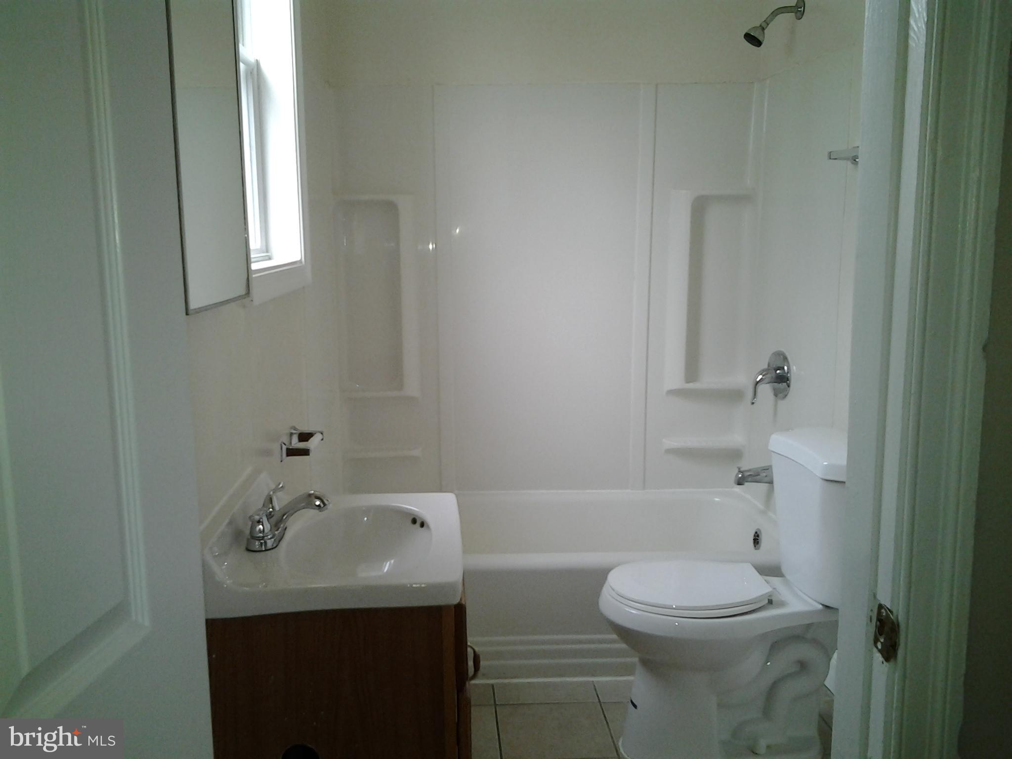 5303 Decatur Street Hyattsville, MD 20781 - Photo 10 of 22 Main Level Full Bath