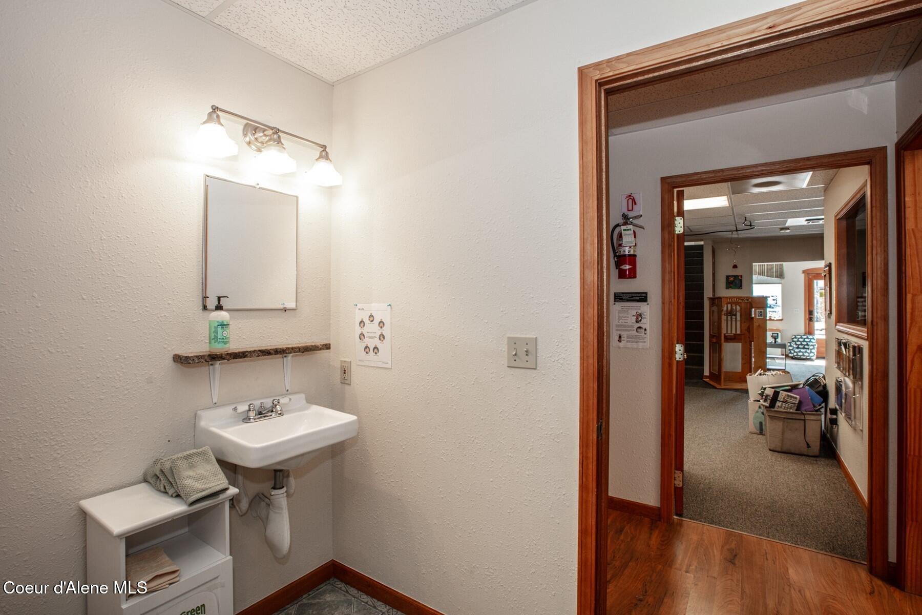 724 Pine Street Sandpoint, ID 83864 - Photo 15 of 30 Bathroom on main level