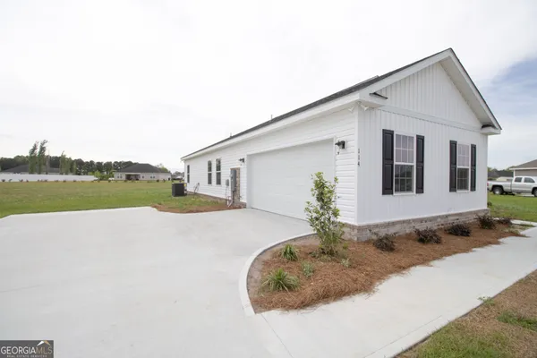 $1,950 | 114 Enclave Court, Statesboro, GA 30458