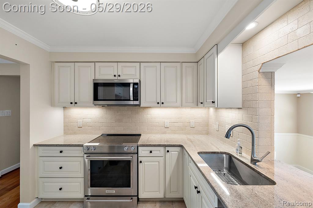 2546 Dorchester Road Birmingham, MI 48009 - Photo 19 of 48