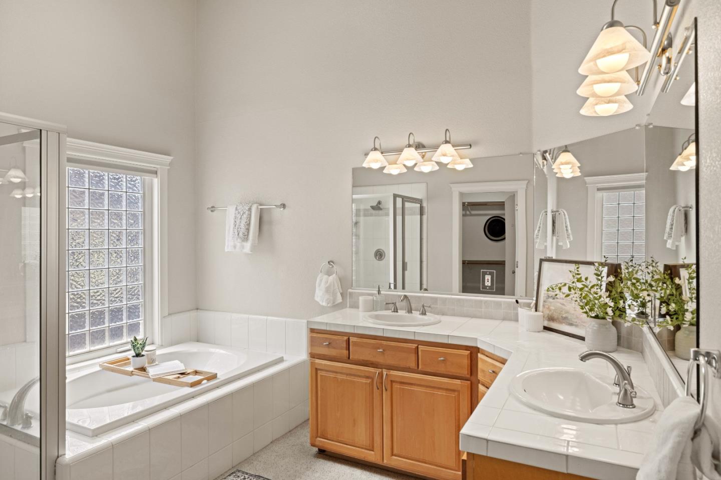 2549 Colonial Circle Watsonville, CA 95076 - Photo 26 of 54 a bathroom with a tub sink and mirror