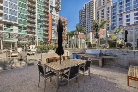 $939,900 | 800 The Mark Lane, Unit 607, San Diego, CA 92101