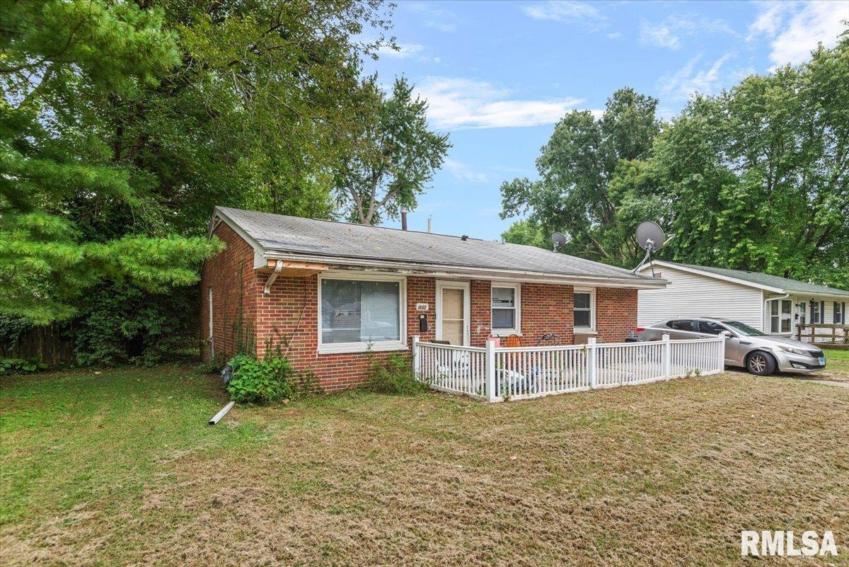 1832 Greentree Road Springfield, IL 62703 - Photo 2 of 23 Gallery Image 2