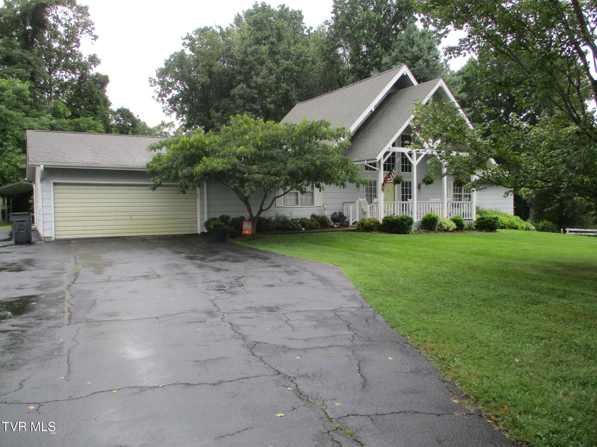 213 Edgefield Road Bristol, TN 37620 - Photo 2 of 20 002 IMG_9689