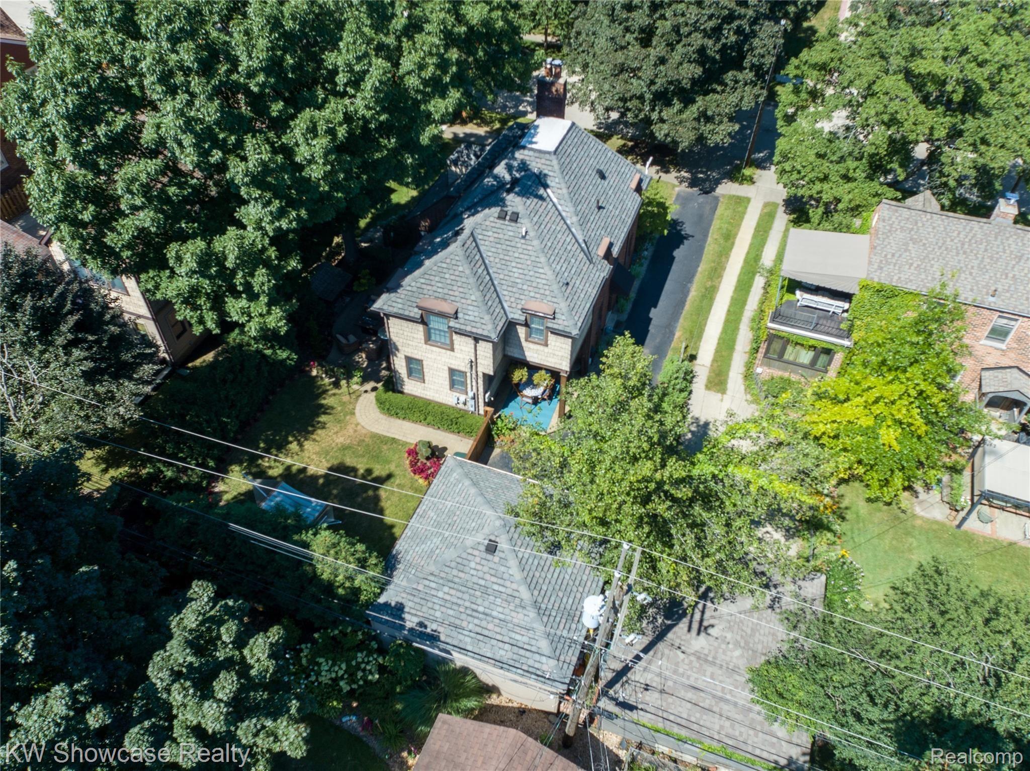 12 Amherst Road Pleasant Ridge, MI 48069 - Photo 59 of 62 12 Amherst HDR19.jpg