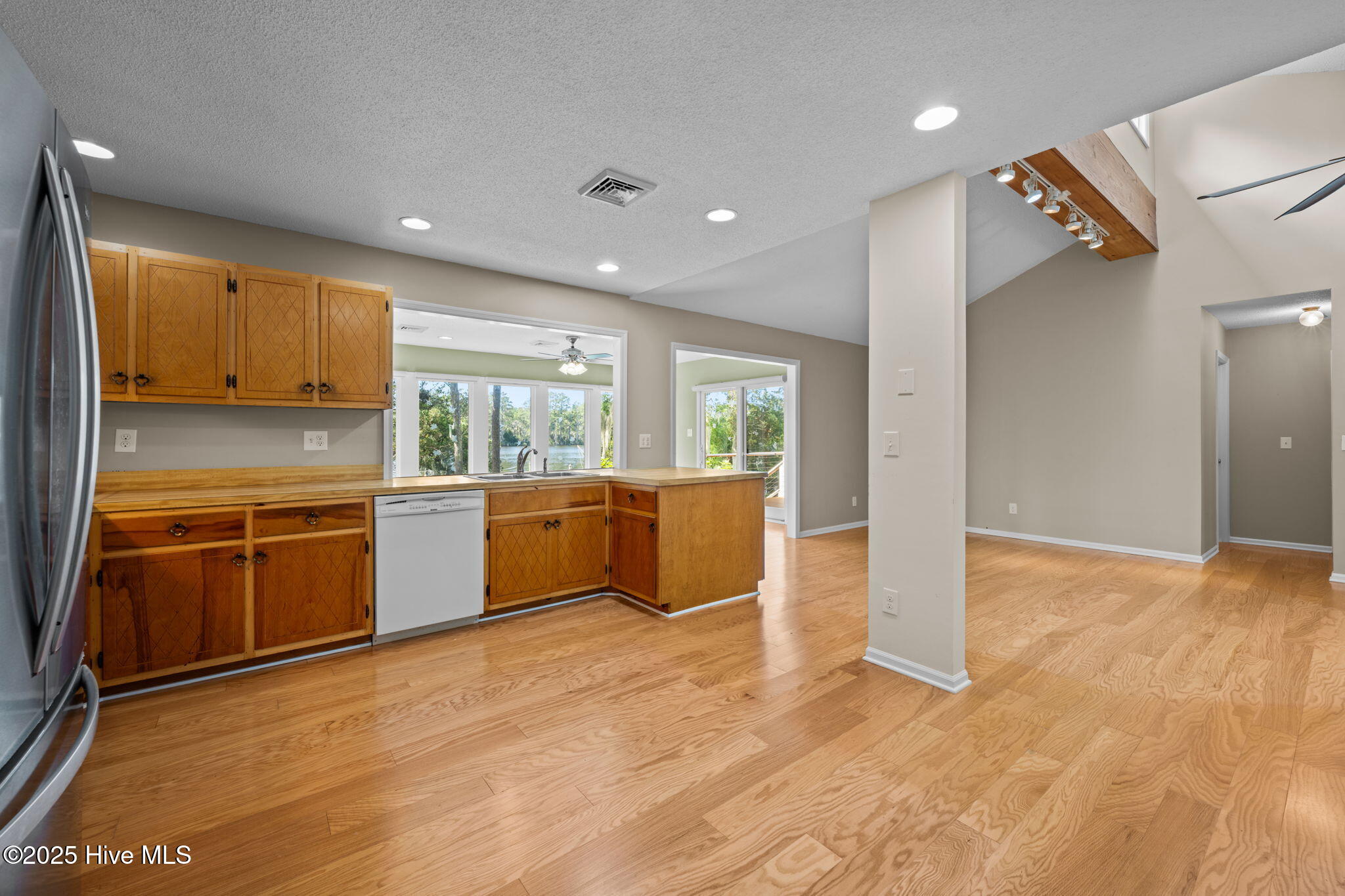 5504 Gondolier Drive New Bern, NC 28560 - Photo 13 of 87 36-web-or-mls-DSC_3888