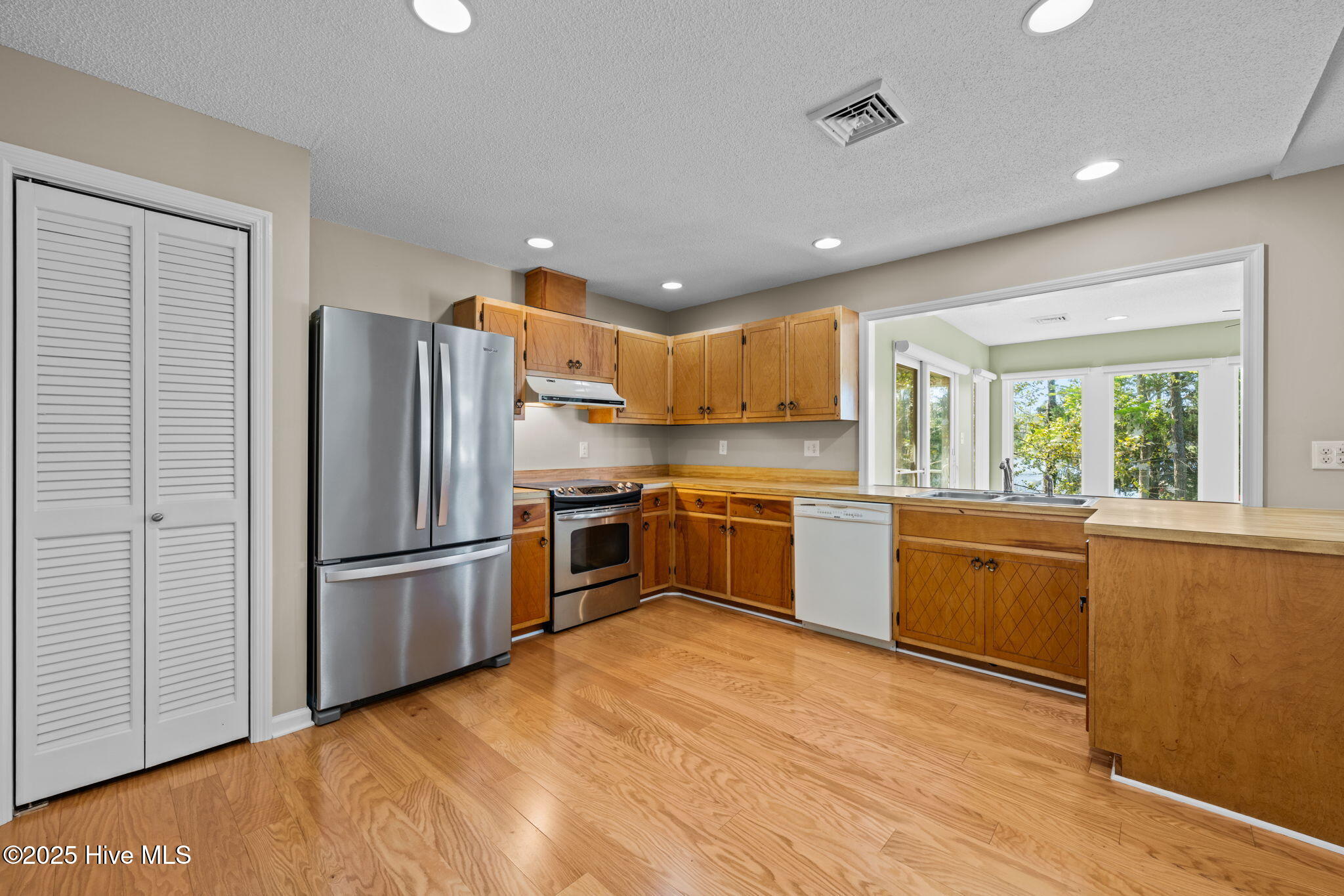 5504 Gondolier Drive New Bern, NC 28560 - Photo 14 of 87 37-web-or-mls-DSC_3891