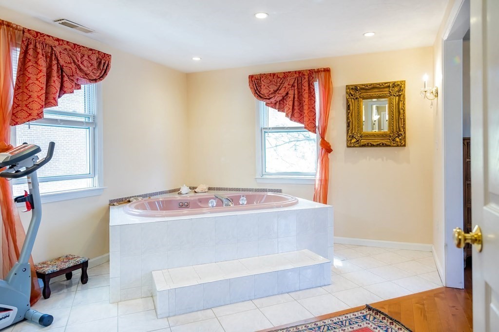 8 Spinney Path Lynn, MA 01902 - Photo 21 of 42 a bathroom with a sink mirror and tub