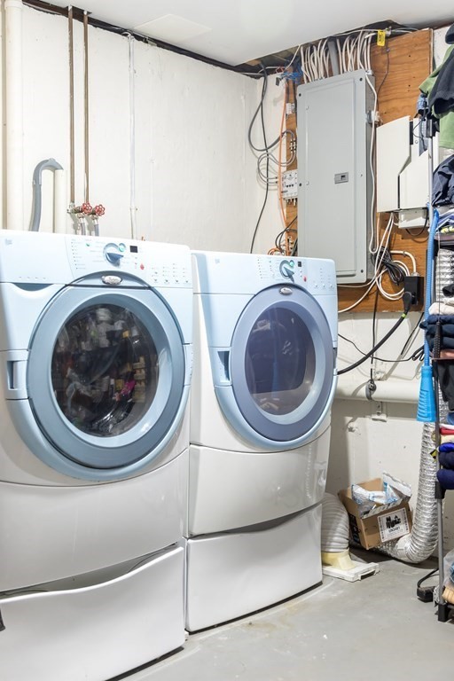 8 Spinney Path Lynn, MA 01902 - Photo 38 of 42 a utility room with dryer and washer