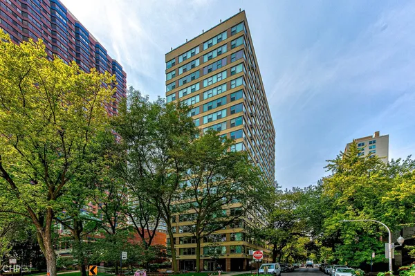 $3,095 | 2970 North Lake Shore Drive, Unit 4A, Chicago, IL 60657