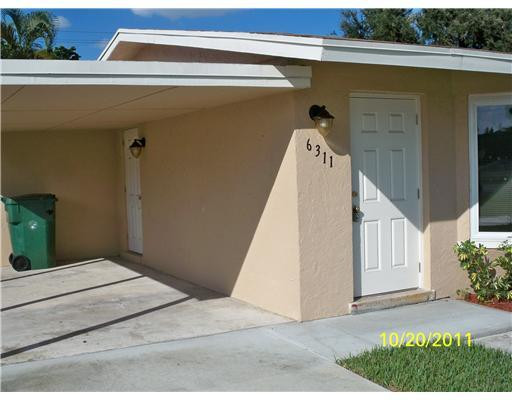 6311 Southwest 41st Street Davie, FL 33314 - Photo 2 of 6 Exterior Front