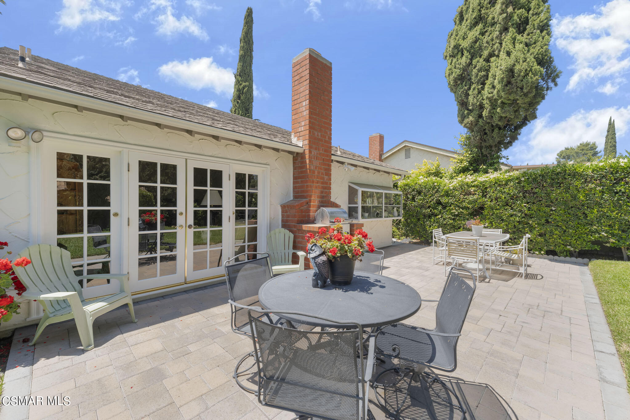 2516 Clearfield Place Simi Valley, CA 93065 - Photo 26 of 39 a view of a patio with a table and chairs and potted plants