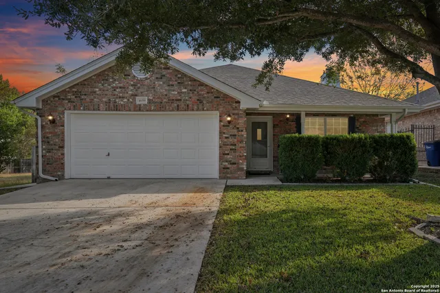 a front view of house with yard