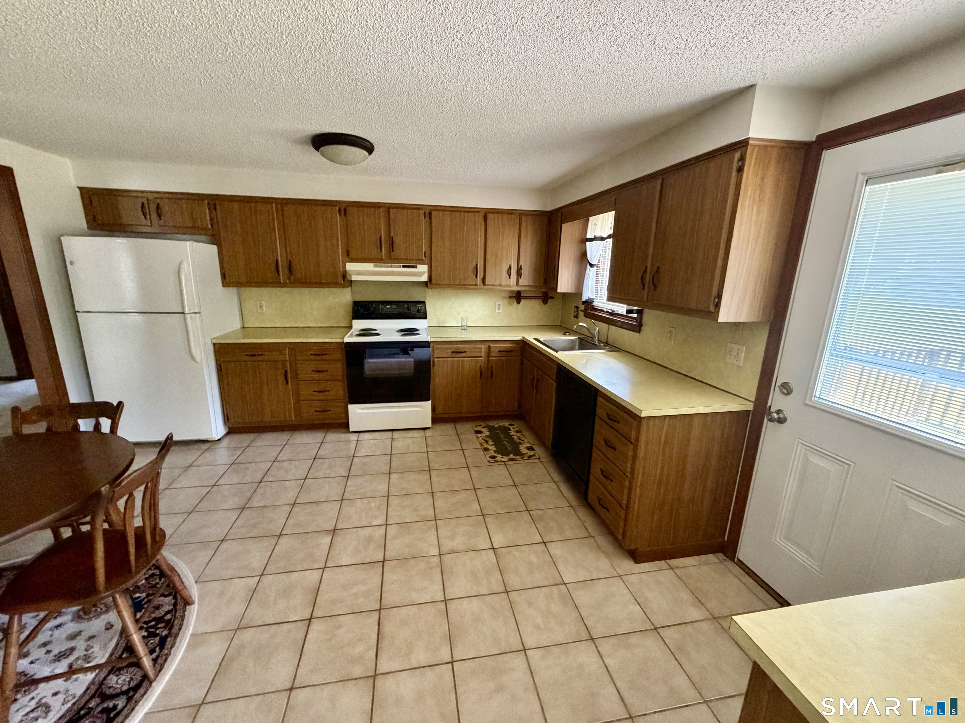 1130 R Blue Hills Avenue Bloomfield, CT 06002 - Photo 7 of 23 kitchen