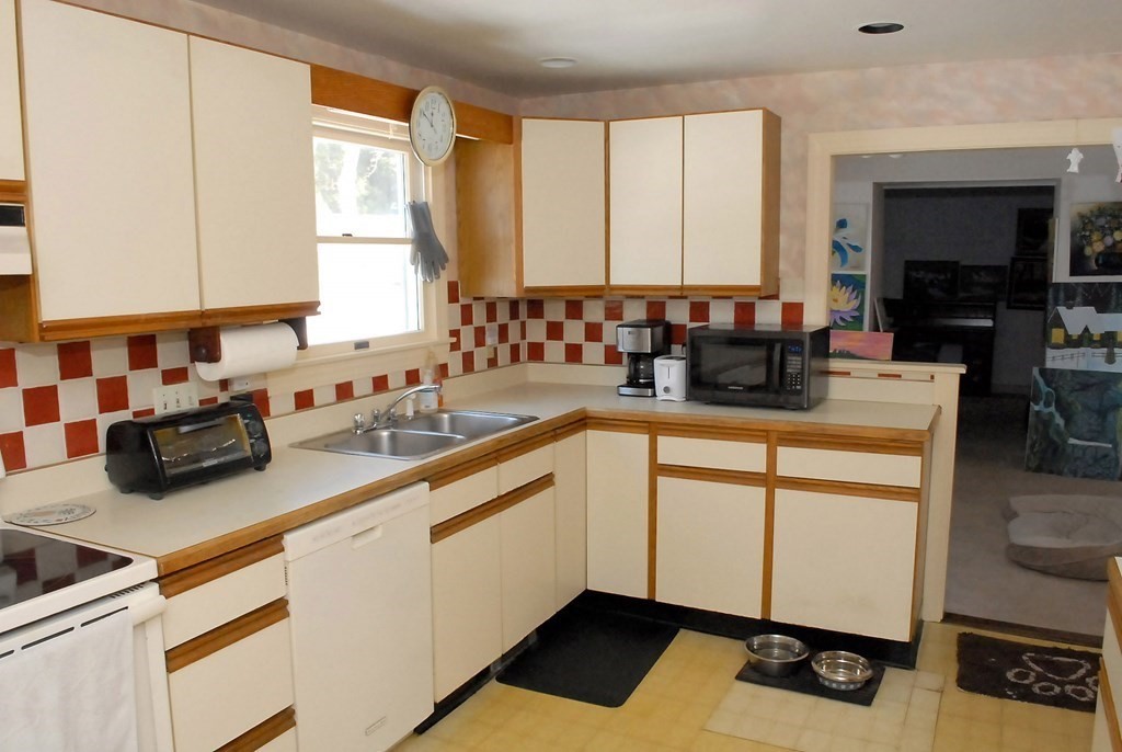 68 Normal Hill Road Framingham, MA 01702 - Photo 3 of 42 Gallery Image 3