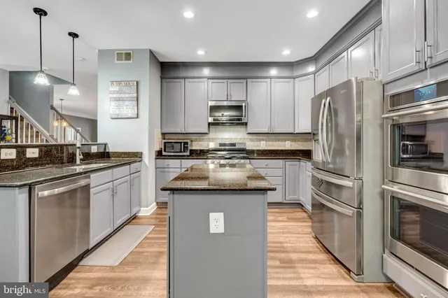 $750,000 | 4169 Agency Loop, Triangle, VA 22172