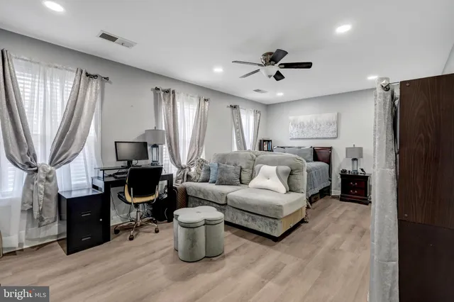 $750,000 | 4169 Agency Loop, Triangle, VA 22172